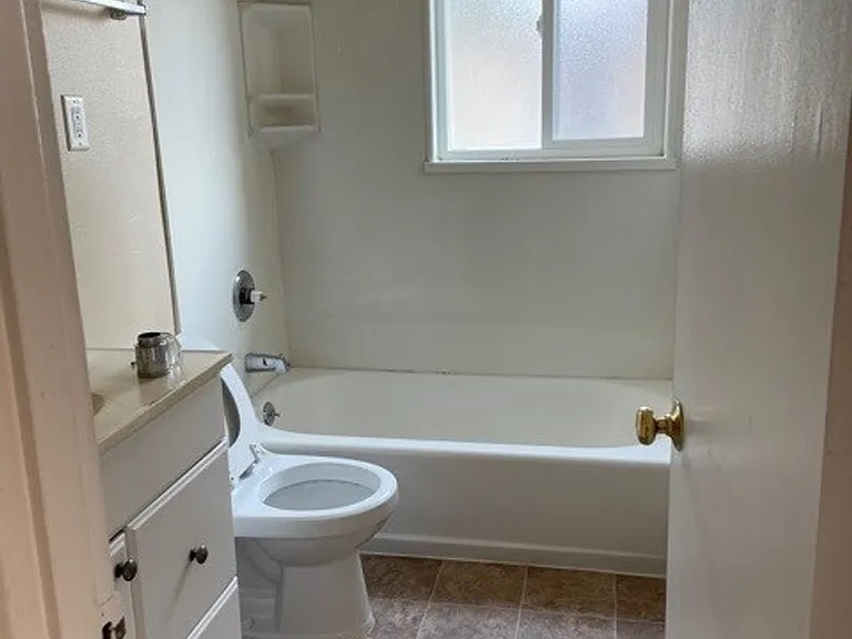 1809 Emery St — Photo 4