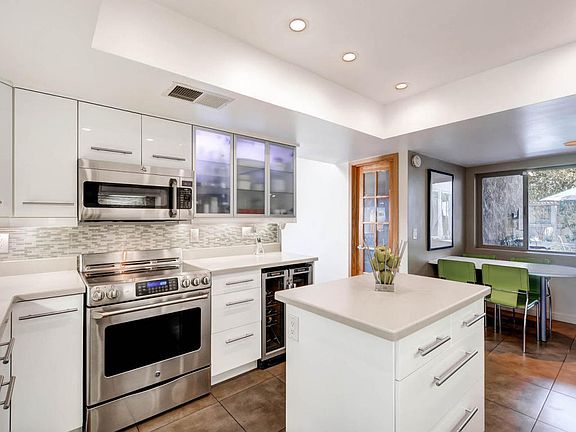 5th image of 307 W Wood Dr