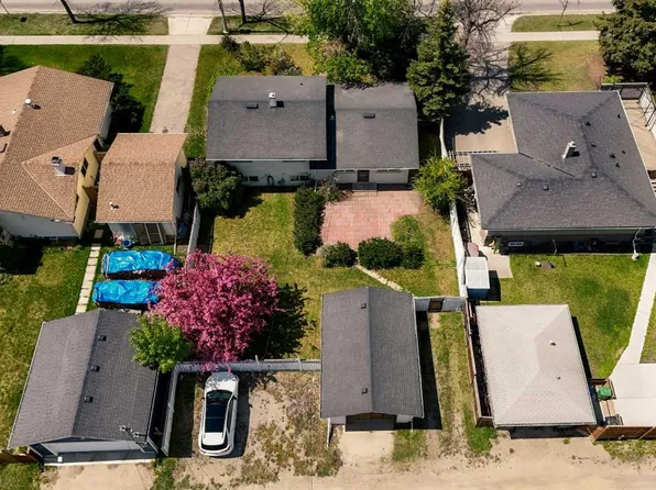 8432 W Elbow Dr SW, Calgary, AB T2V 1K7