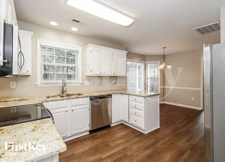 4300 Kirkstone Dr — Photo 4