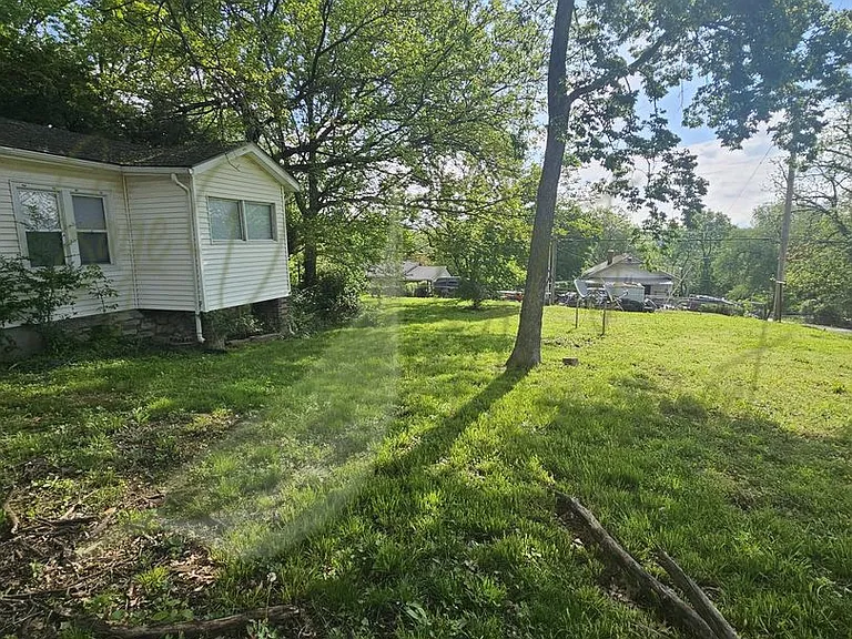 303 N Huttig Ave — Photo 5