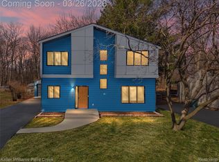 2021 Van Courtland Dr, Troy, MI