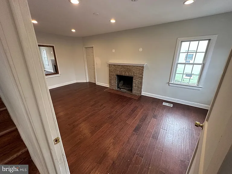 6221 Kenilworth Ave — Photo 10
