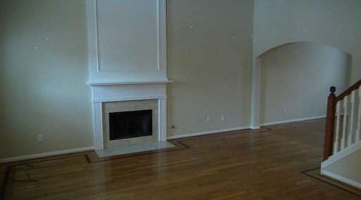 5th image of 305 Eagle Glen Cir