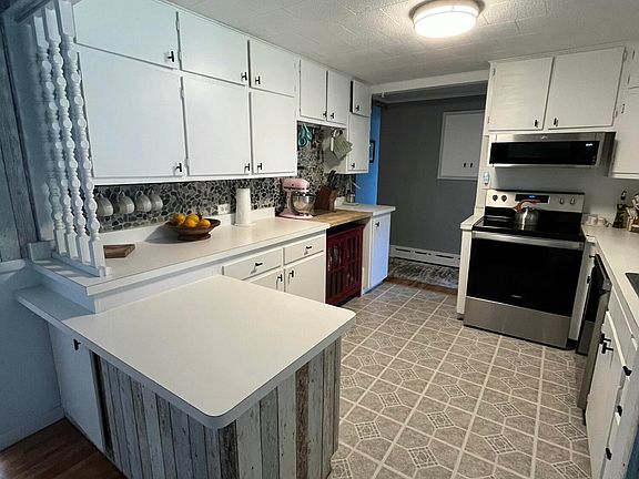 3rd image of 408 W Avenue B