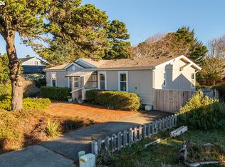 887 Jackson Ave SW, Bandon, OR 97411