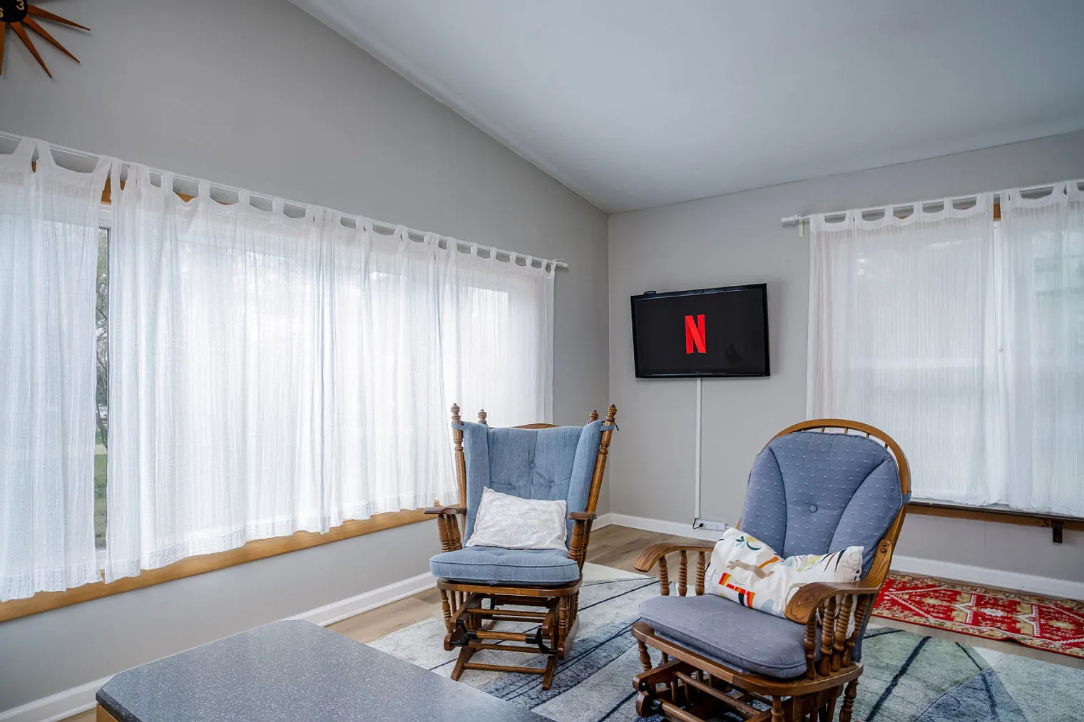 3 bed, 1.0 bath, 1593 sqft, $4,329 — Photo 3