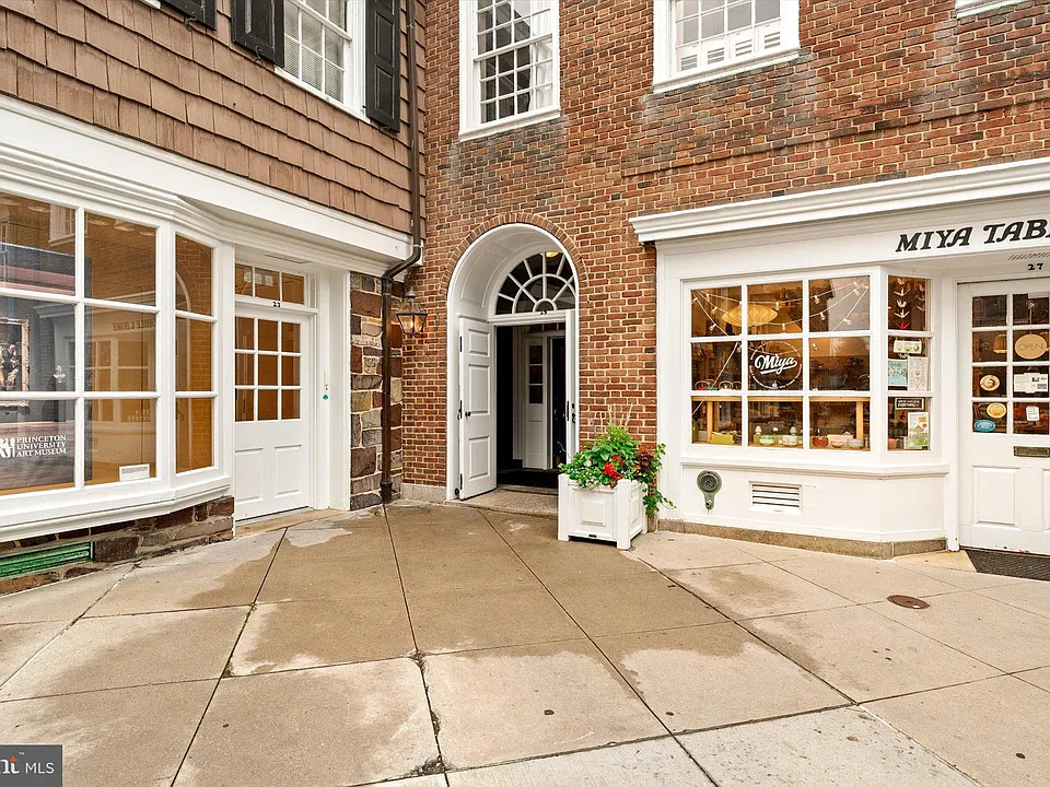 25 Palmer Sq W #A