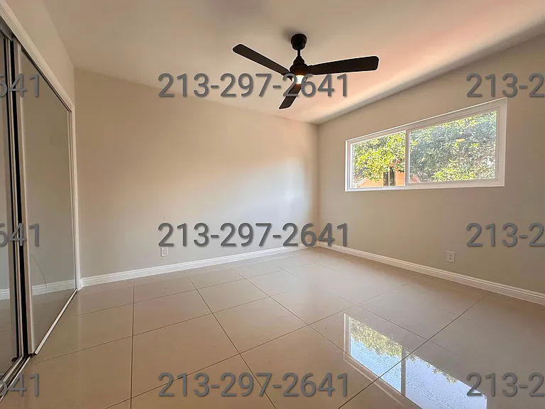 1241 Tamarind Ave #6 — Photo 5