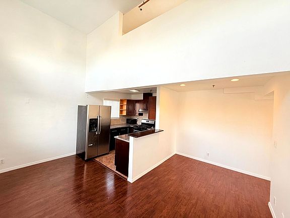 2nd image of 432 N Kingsley Dr #8