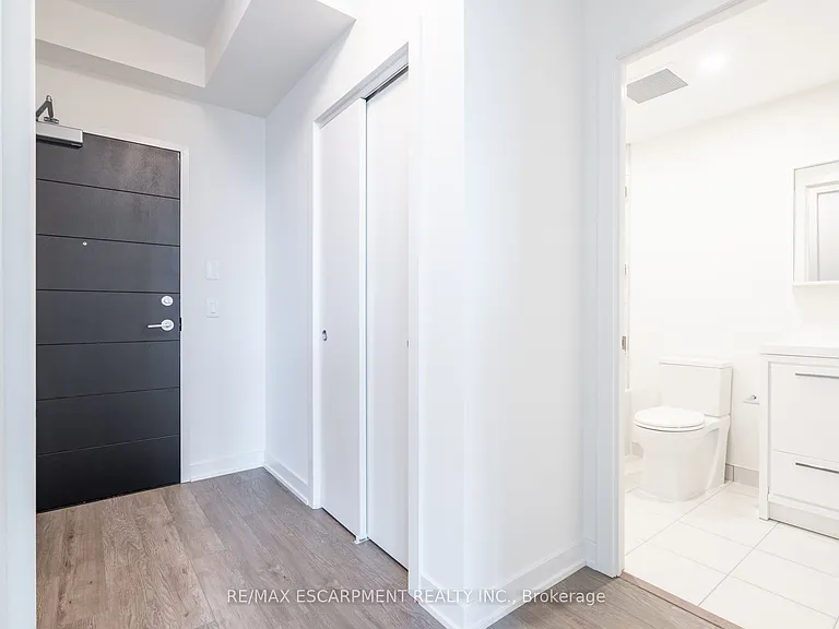 212 King William St #816 — Photo 8