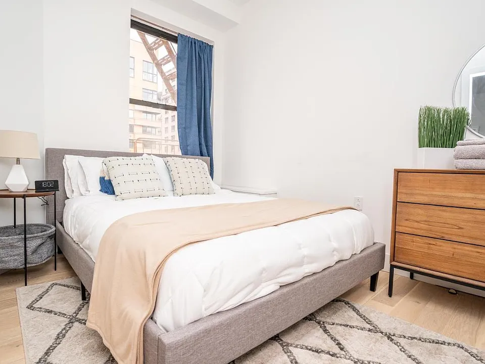 W 141st St