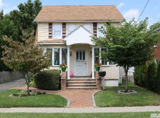 5 Maple St, Greenvale, NY 11548