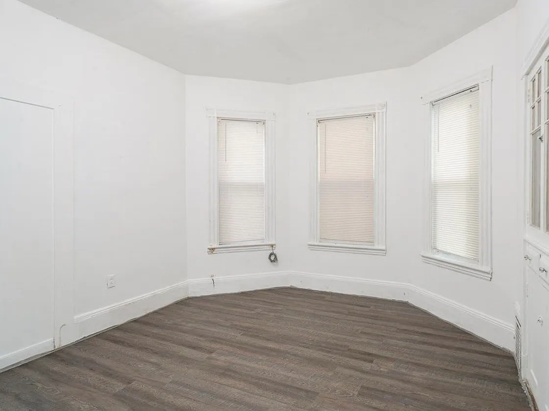 3 bed, 1100 sqft, $3,600 — Photo 4