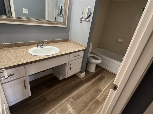 3770 W Benjamin Holt Dr APT 3, Stockton, CA 95219