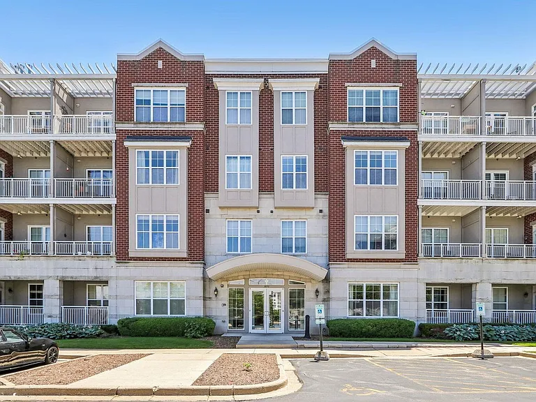 3872 S Lake Dr #402 — Photo 3