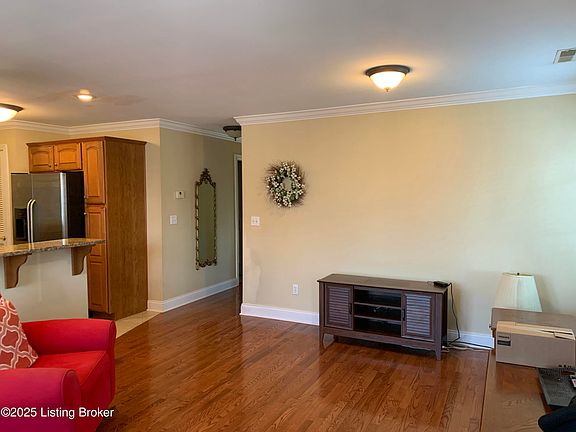 3rd image of 112 Leonardwood Dr Unit 105