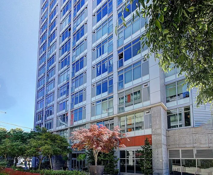 1926 W Burnside St #204 — Photo 4