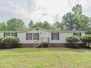 2400 Bonnie Gln, Clover, SC 29710
