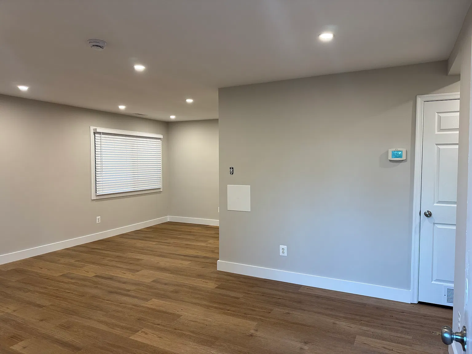 2 bed, 882 sqft, $2,450 — Photo 2