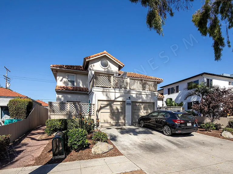 1420 Hornblend St — Photo 2