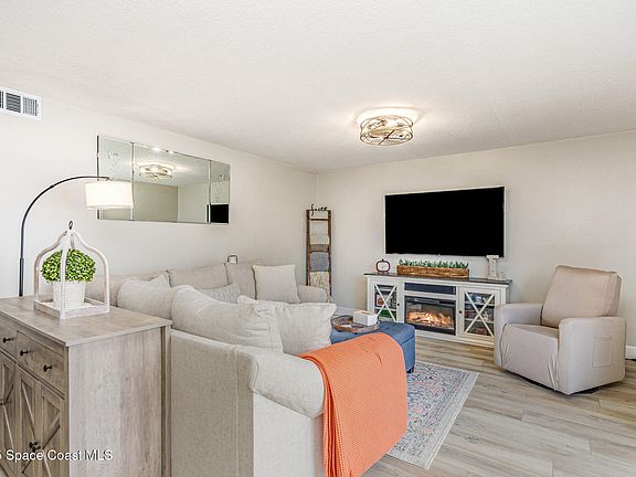 2nd image of 594 N Wickham Rd APT 4
