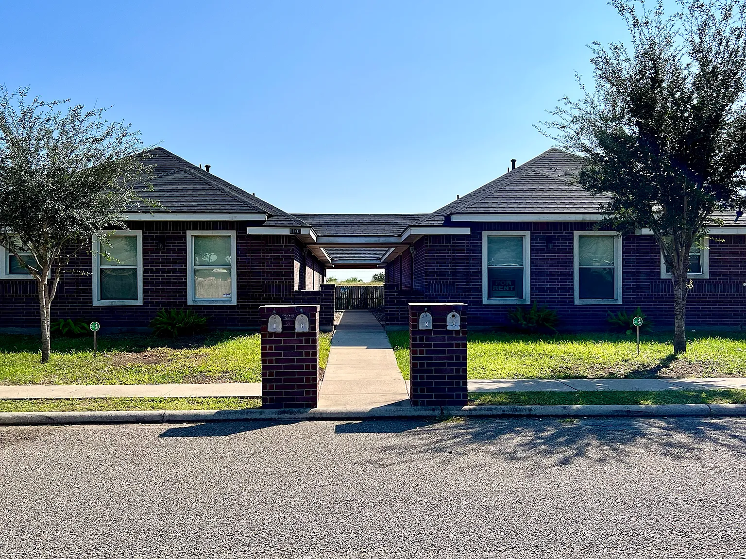 2 bed, 958 sqft, $875 — Photo 1
