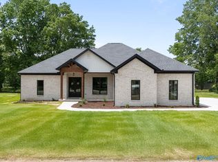 15463 McLemore Ln, Athens, AL 35613
