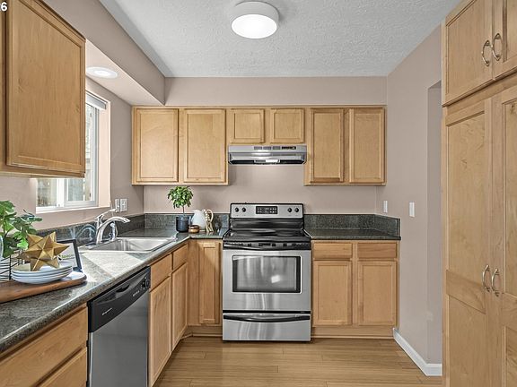 5th image of 3612 SW Multnomah Blvd