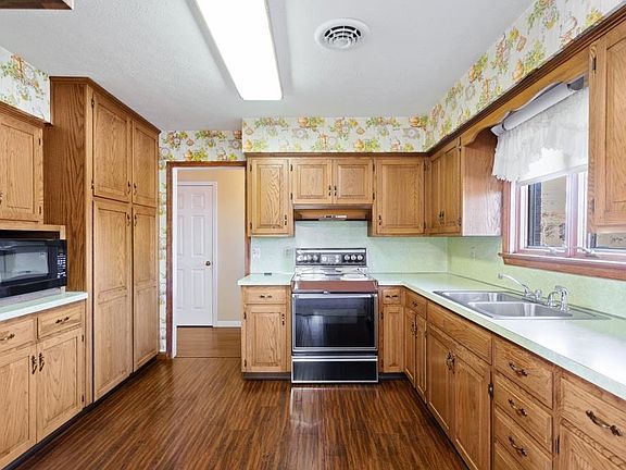 3rd image of 153 Sylvan Dr