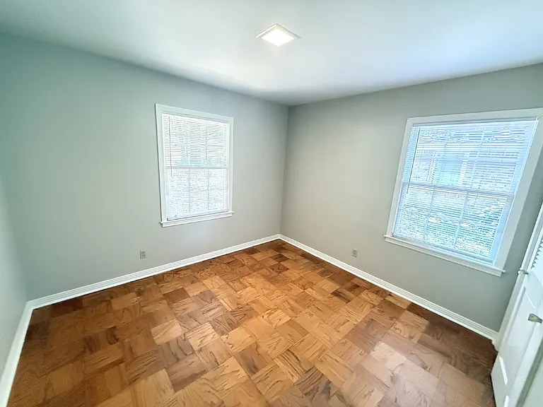 320 Syracuse St — Photo 7