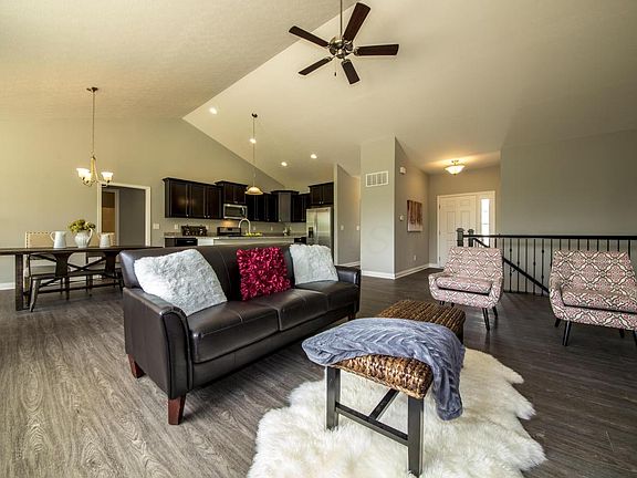 3rd image of 1325 Fox Run Dr