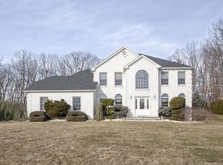 8 Twin Hill Ct, Howell, NJ