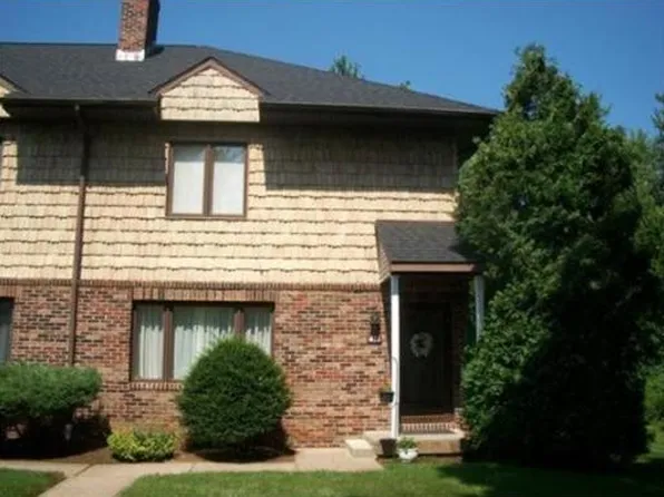 4 Castle Hill Rd #H, Agawam, MA 01001