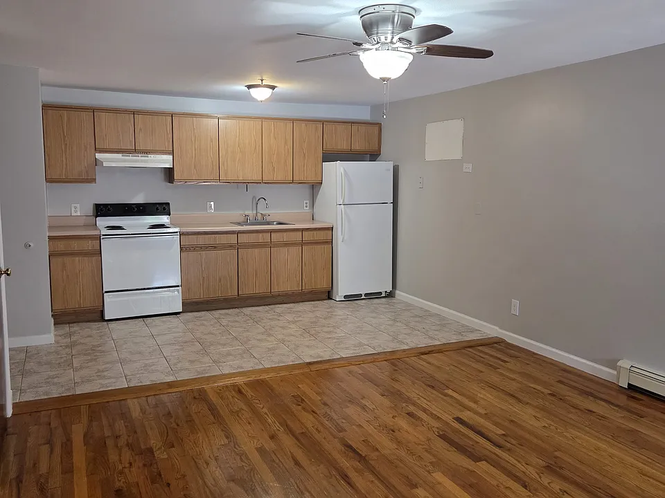 52 Main St #4