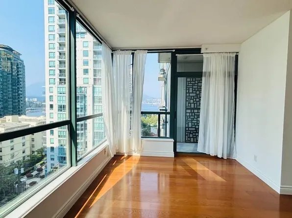 1239 Georgia St W #705, Vancouver, BC V6E 4R8