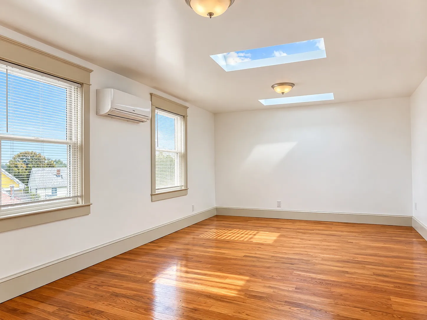3 bed, 1100 sqft, $2,850 — Photo 4