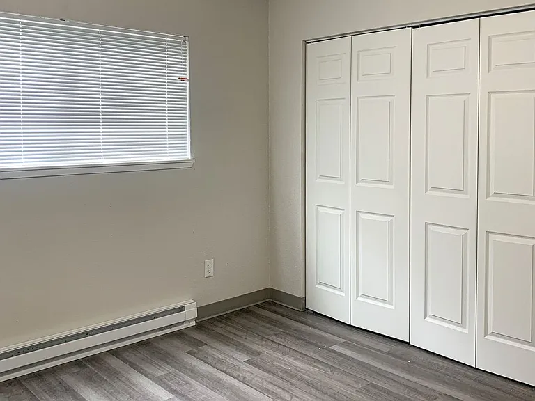 Ed John Apartments — Photo 4