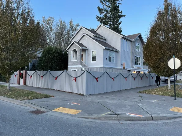 38202 SE Cedar St, Snoqualmie, WA 98065