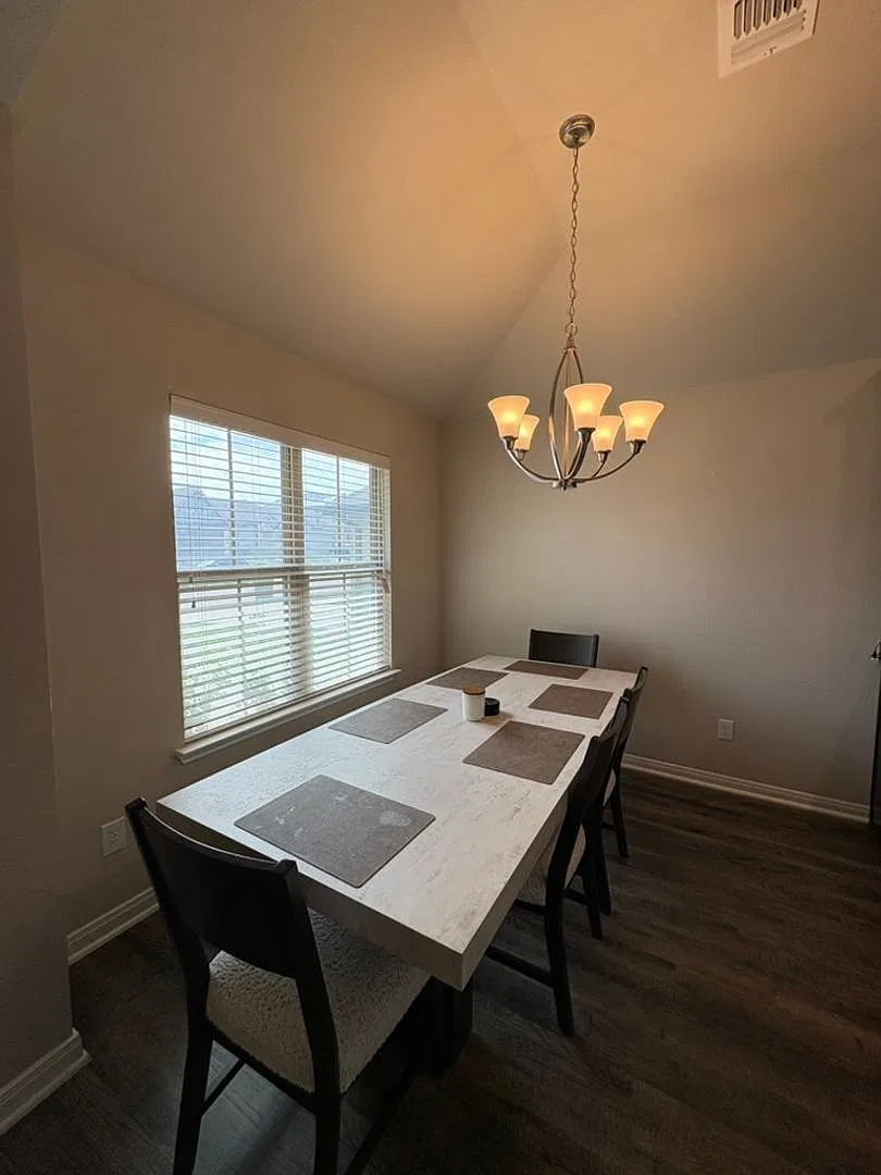 3 bedroom in Yowell Ranch — Photo 2