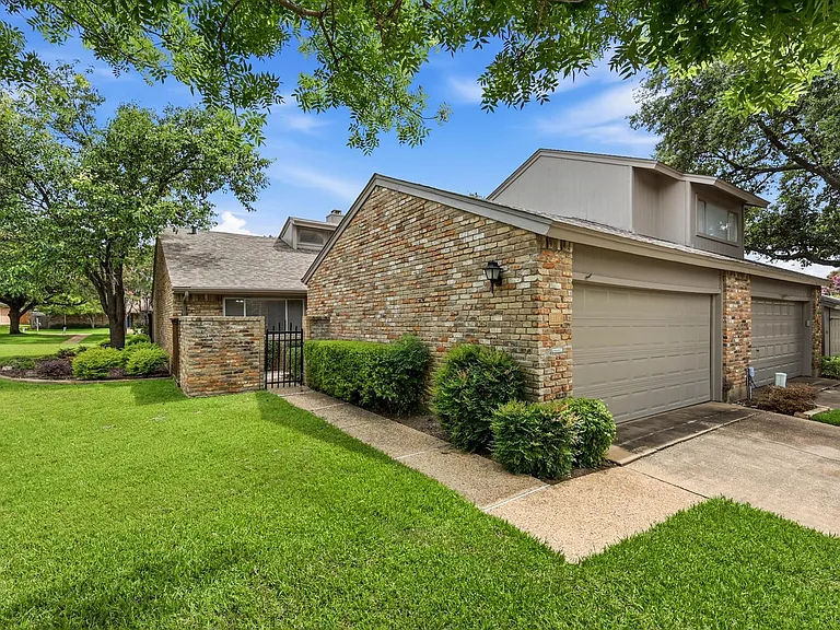 9624 Highland View Dr — Photo 1