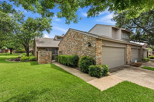 9624 Highland View Dr Photo 1