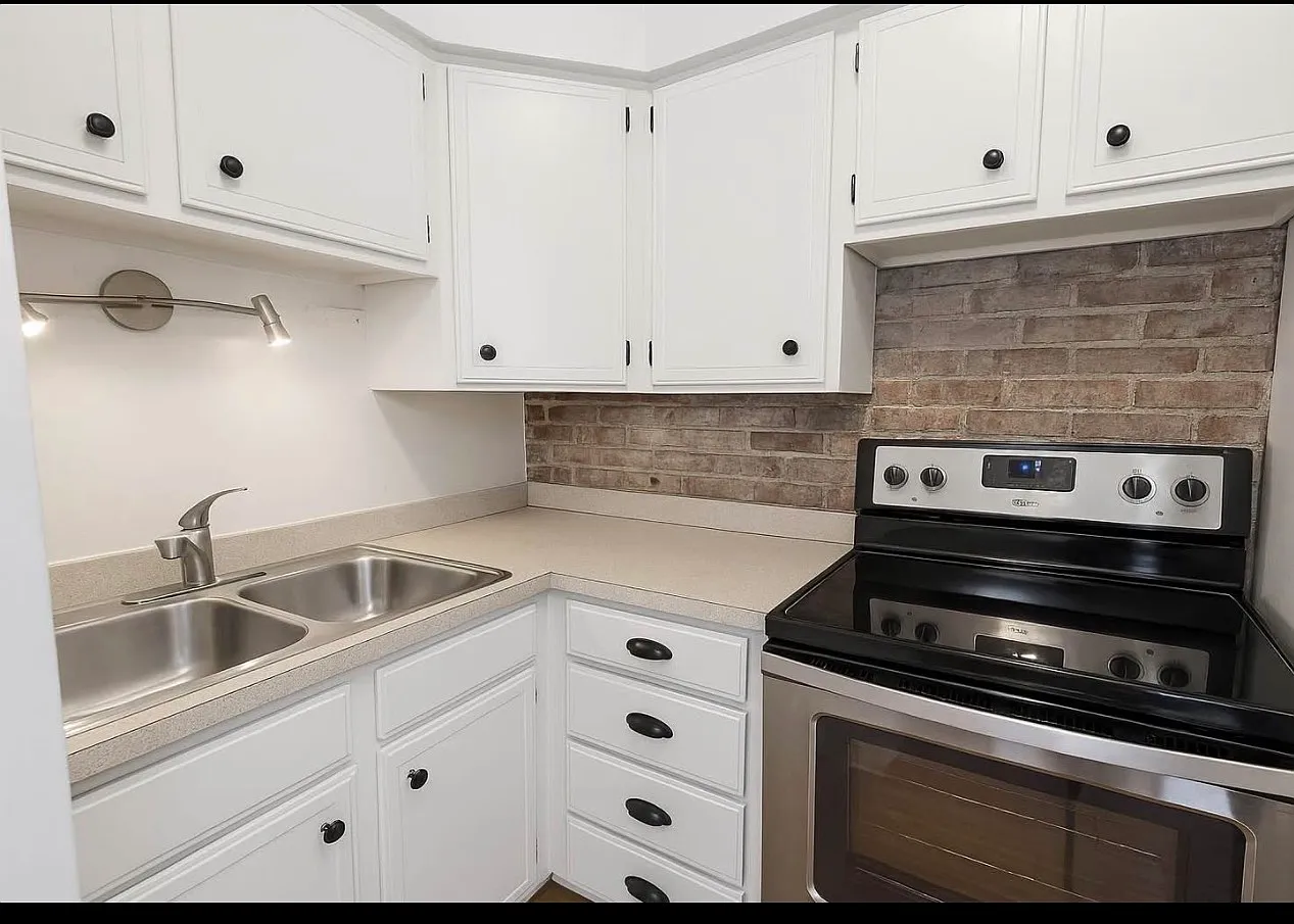 2 bed, 1.5 bath, 900 sqft, $2,100 — Photo 1