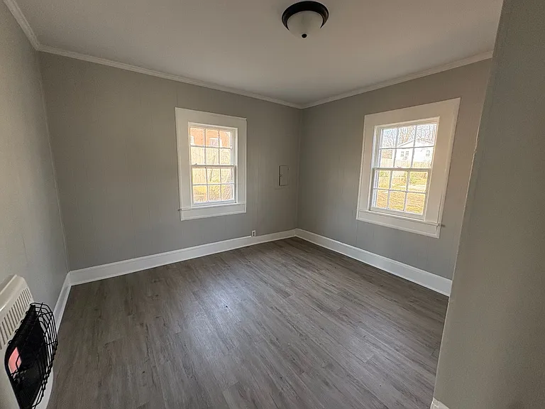 611 E Main St — Photo 4