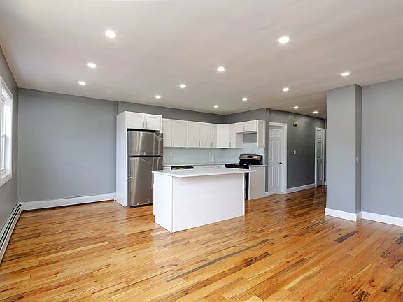 3rd image of 3948 Wilder Ave #B
