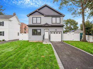 27 Elizabeth Court, Hempstead, NY 11550