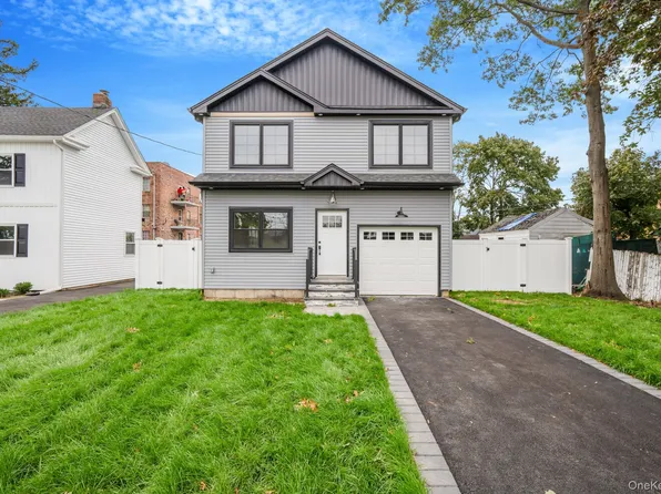 27 Elizabeth Court, Hempstead, NY 11550