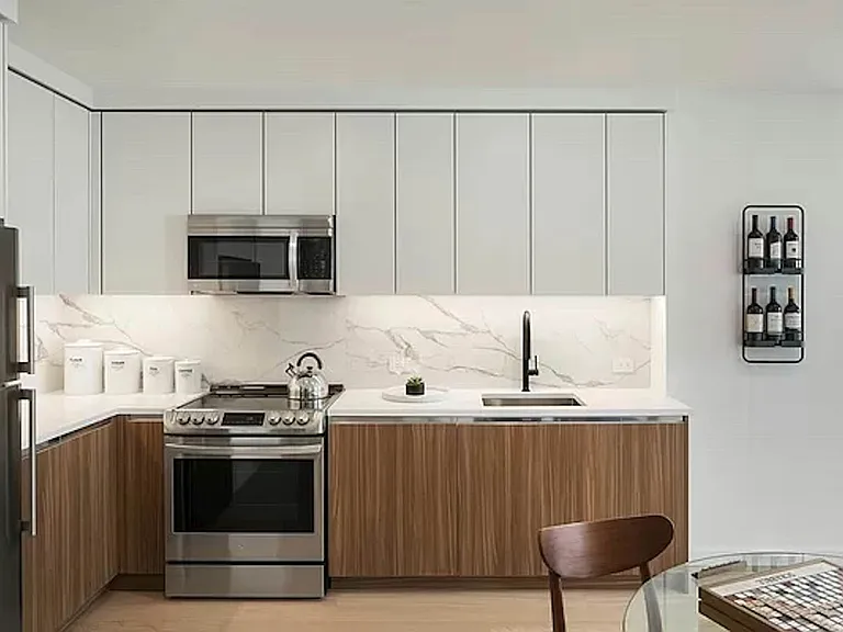 28 Spencer Pl #4D — Photo 8