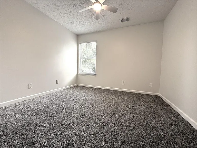 2150 Lexington Ln — Photo 18