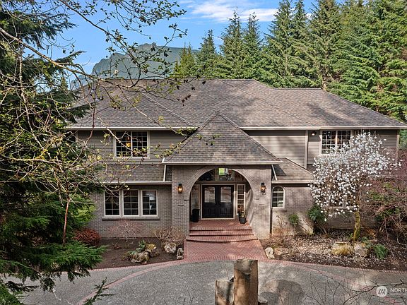 4th image of 15333 Uplands Way SE